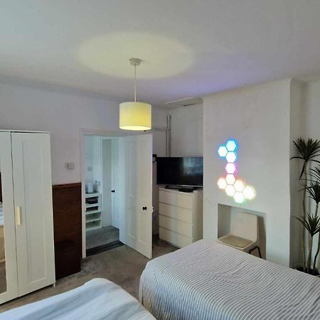 Converted Bungalow In Bexley ลอนดอน ภายนอก รูปภาพ