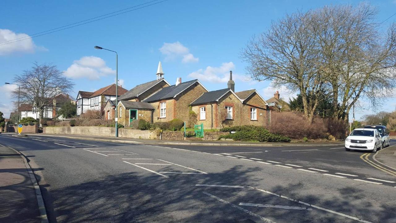 Converted Bungalow In Bexley ลอนดอน ภายนอก รูปภาพ