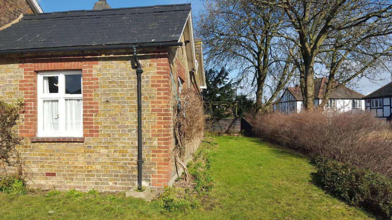 Converted Bungalow In Bexley ลอนดอน ภายนอก รูปภาพ