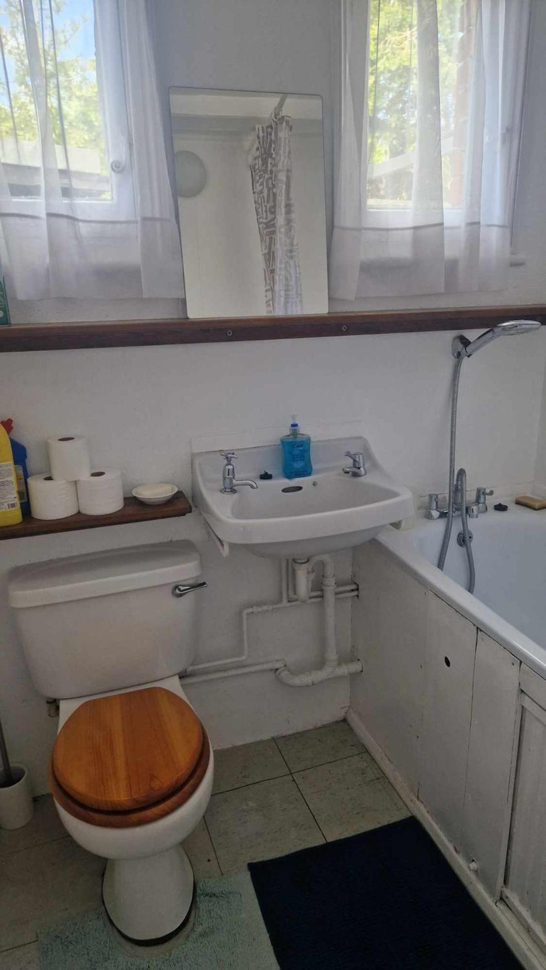Converted Bungalow In Bexley ลอนดอน ภายนอก รูปภาพ